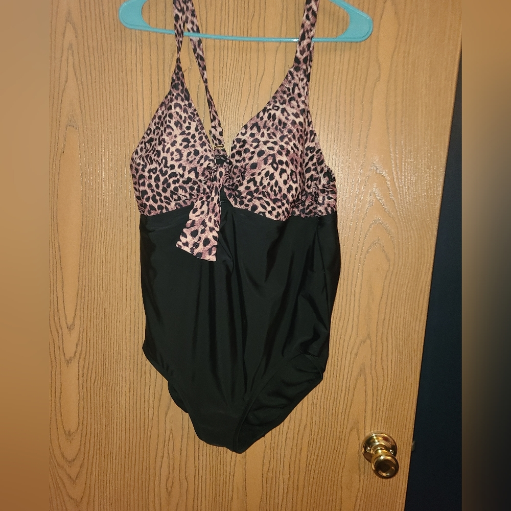 One piece swim suit